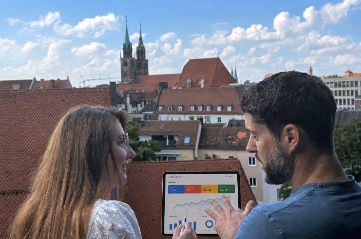 Das SEA-Team von Adojo bei der Stragegieplanung über den Dächern Nürnbergs